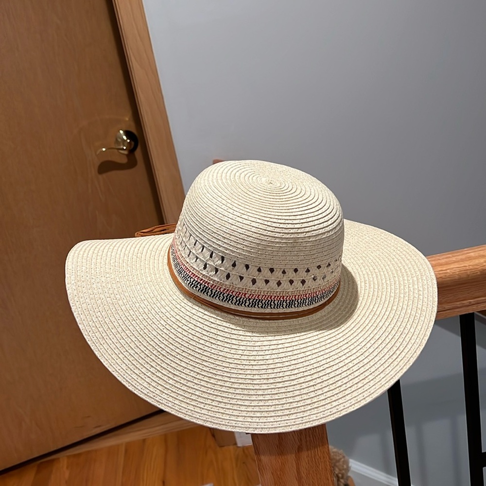 NWT MOSSIMO HAT